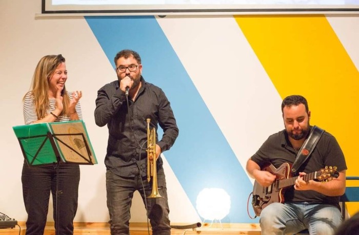 fran-marina-cantando.jpeg