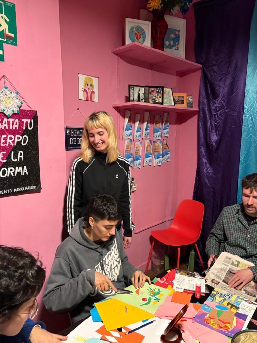 Un collage de contactos